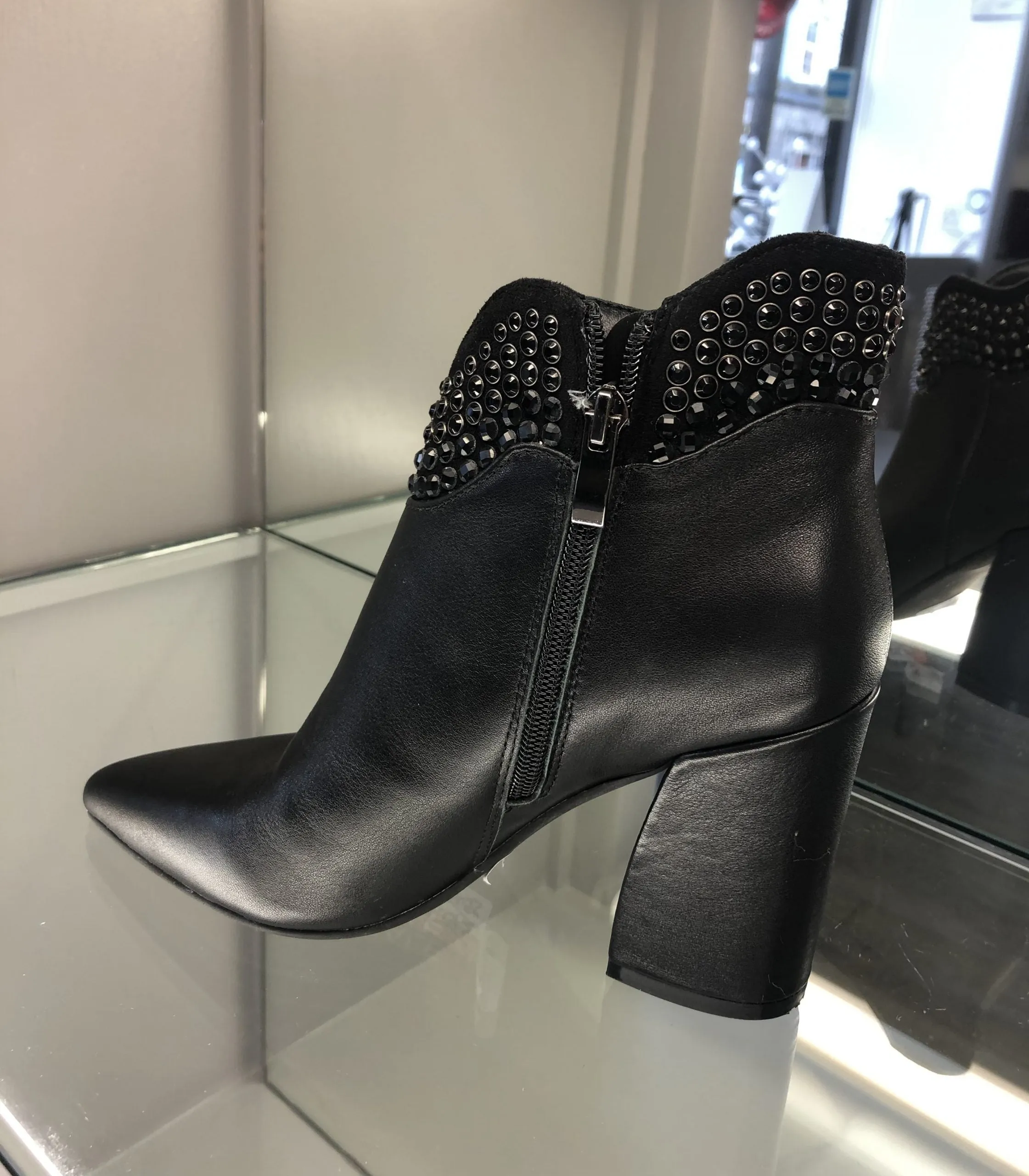 ALMA EN PENA Black Ankle Boots